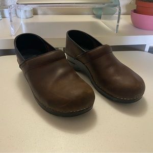 size 40 dansko clog